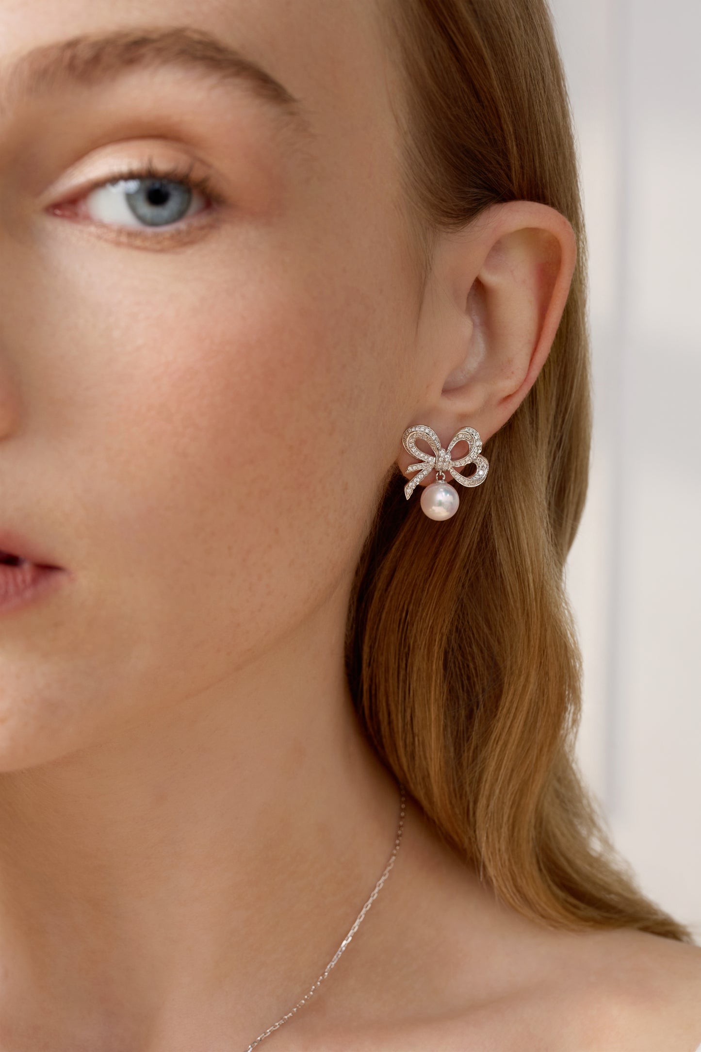 18K Gold RIBBON Diamonds with 7.6-8.0mm Akoya Pearl Earrings