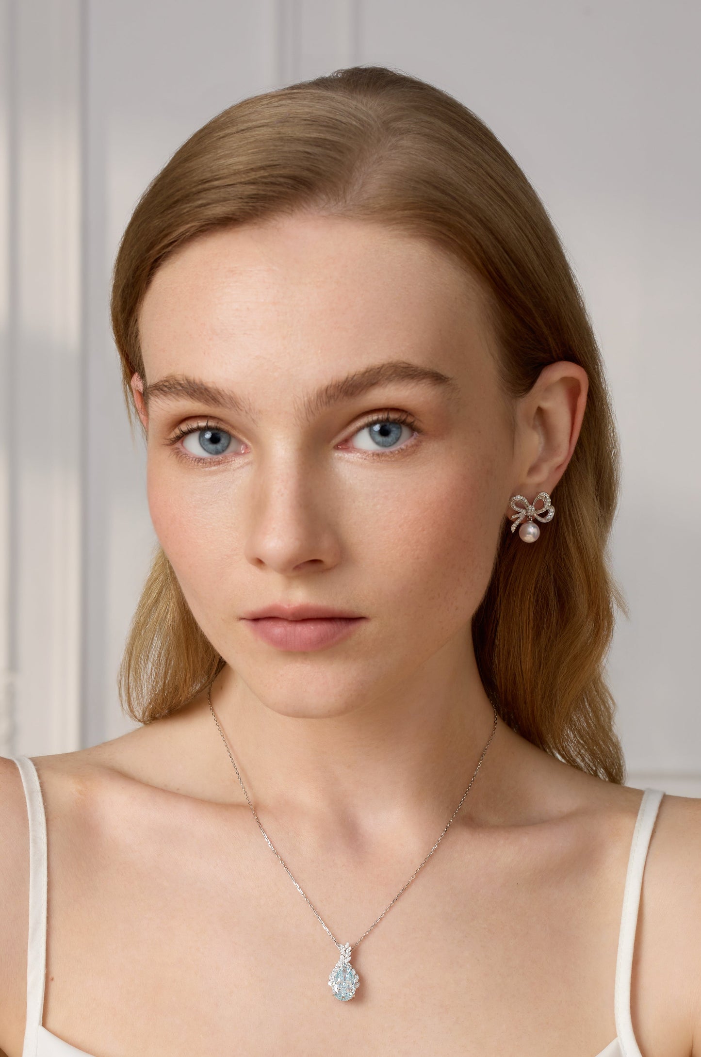 18K Gold RIBBON Diamonds with 7.6-8.0mm Akoya Pearl Earrings