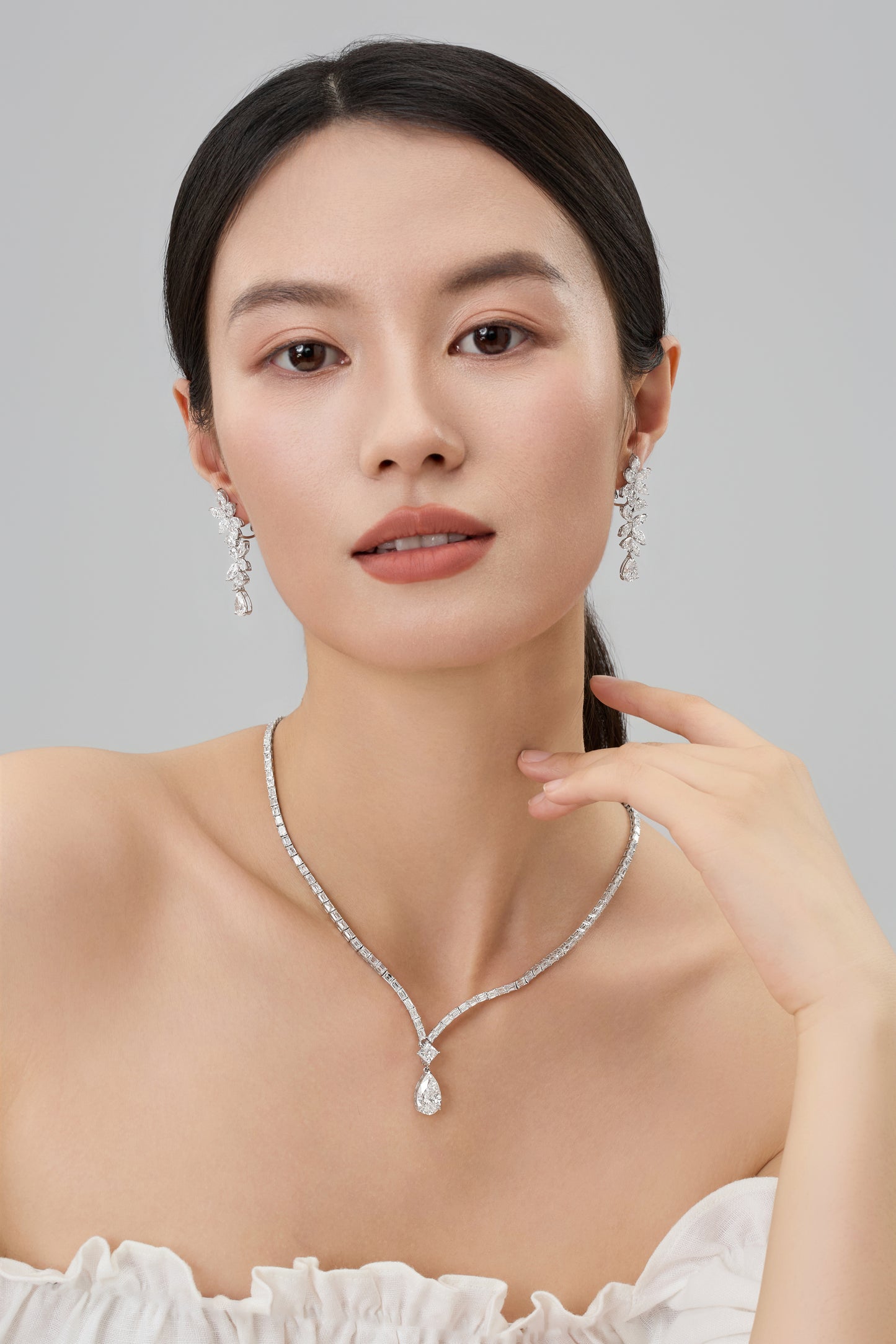 Lab Grown 4.00ct Pear-cut with Emerald setting multi-functional Bridal Necklace